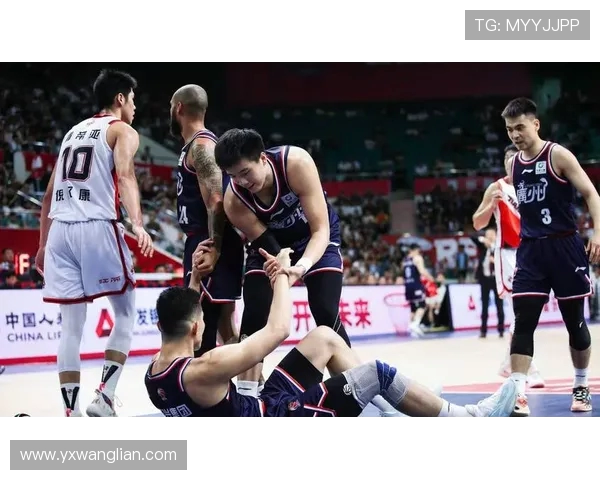 南京篮球队团队协作引发热议球迷对战术配合和球员默契提出不同看法 南京篮球队团队协作引发热议球迷对战术配合和球员默契提出不同看法