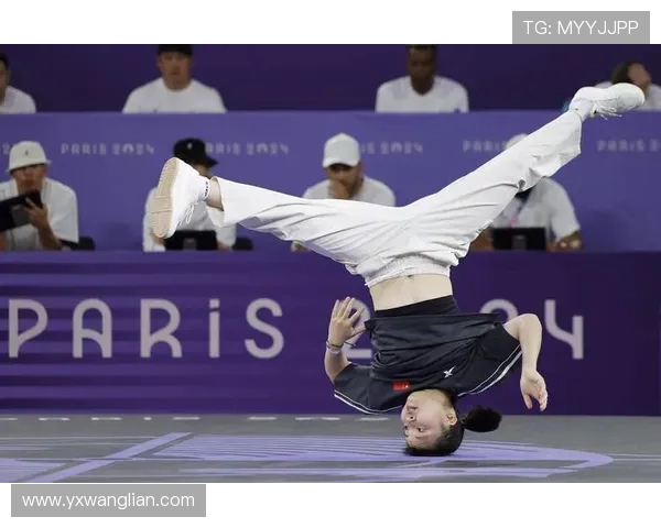 杭州街舞队在世界攀岩锦标赛中以100分领先其他队伍展现强大实力 杭州街舞队在世界攀岩锦标赛中以100分领先其他队伍展现强大实力