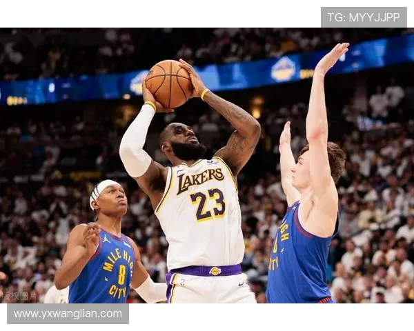 雷霆与尼克斯激战正酣NBA赛场精彩瞬间回顾与分析 雷霆与尼克斯激战正酣NBA赛场精彩瞬间回顾与分析